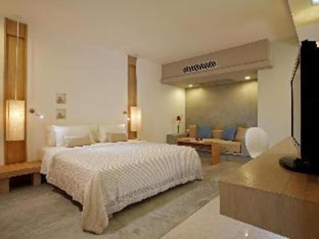 Hotel Ramada By Wyndham Phuket Southsea Karon Exteriér fotografie
