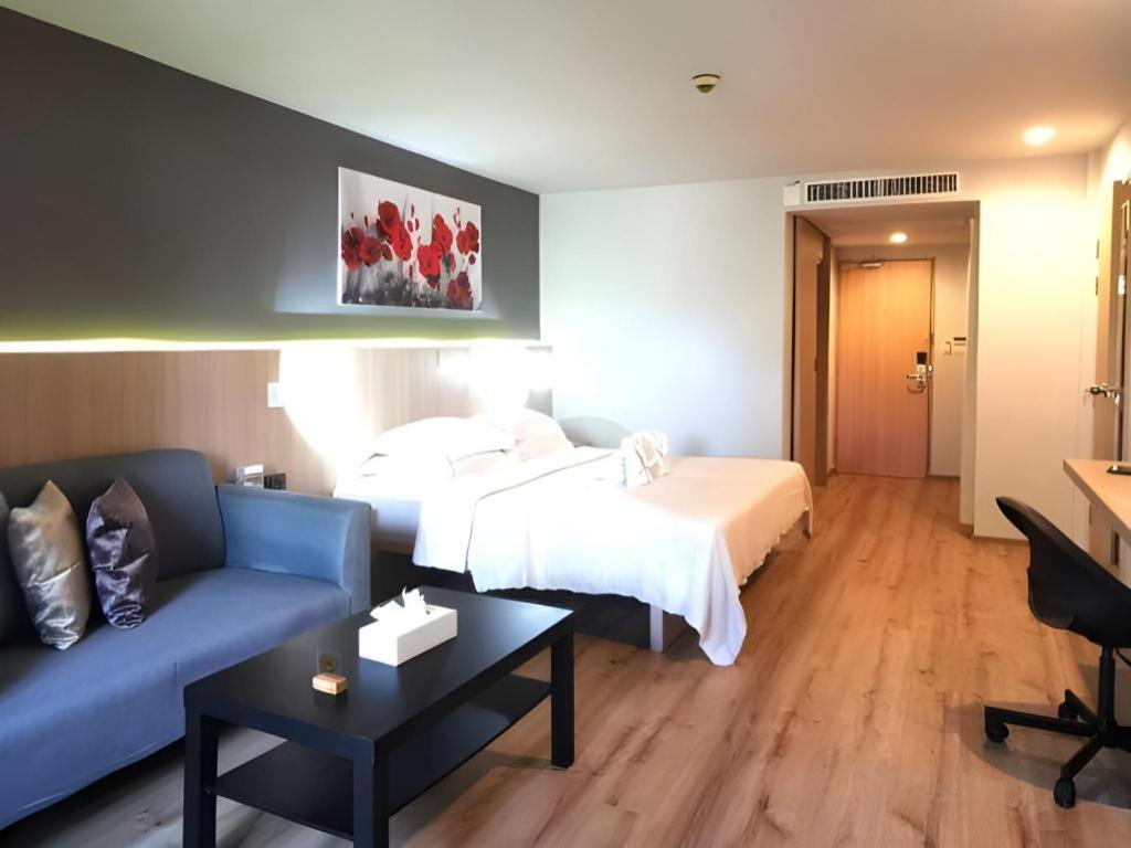 Hotel Ramada By Wyndham Phuket Southsea Karon Exteriér fotografie