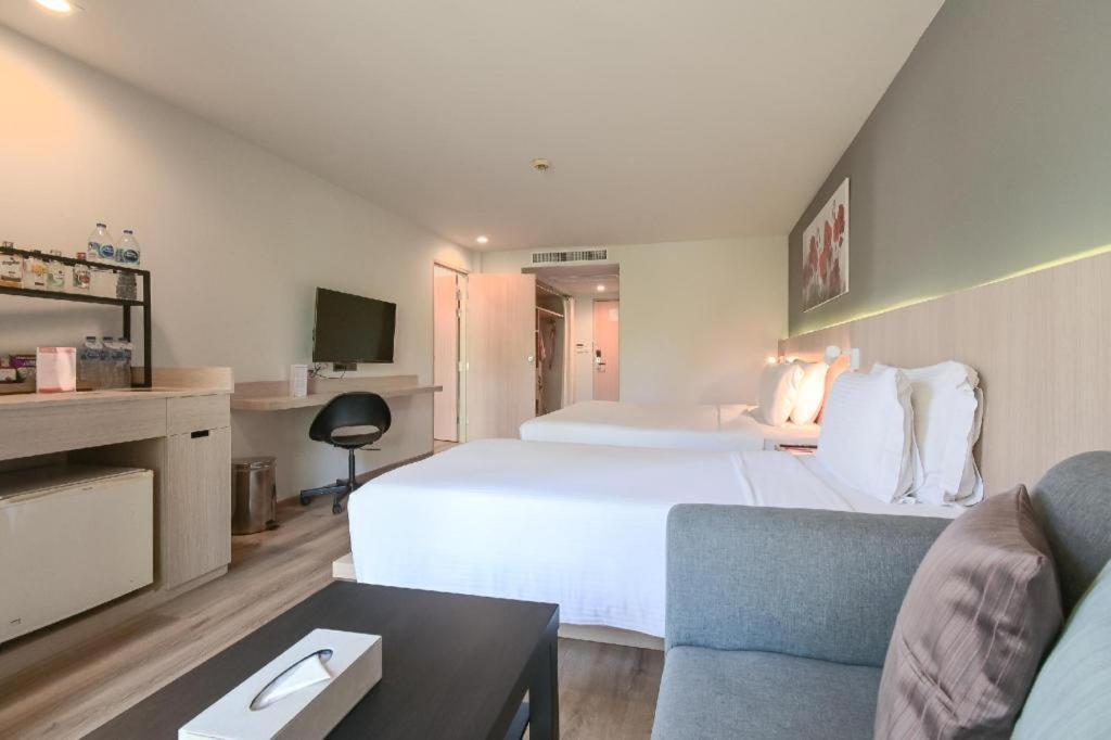 Hotel Ramada By Wyndham Phuket Southsea Karon Exteriér fotografie