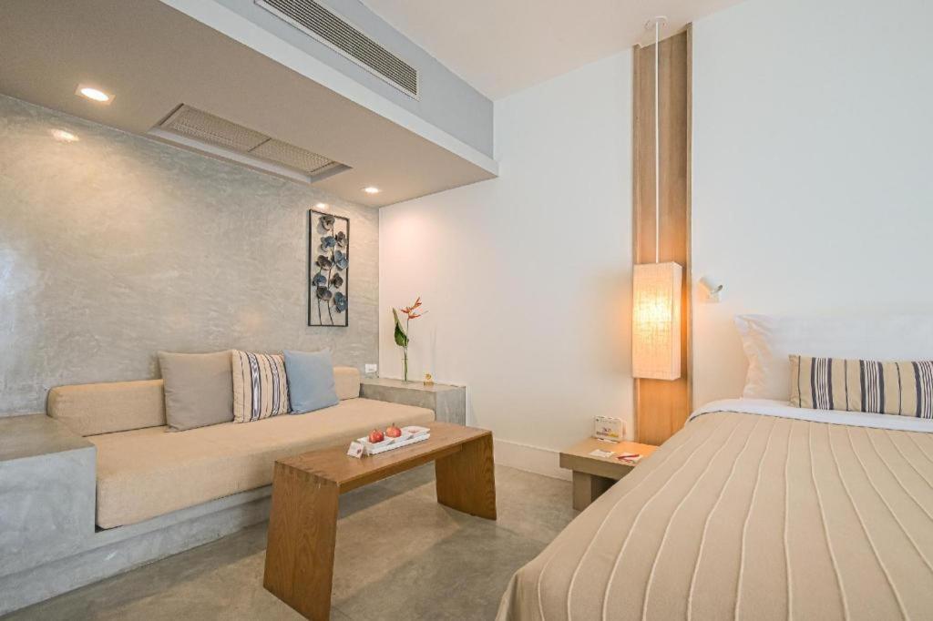 Hotel Ramada By Wyndham Phuket Southsea Karon Exteriér fotografie