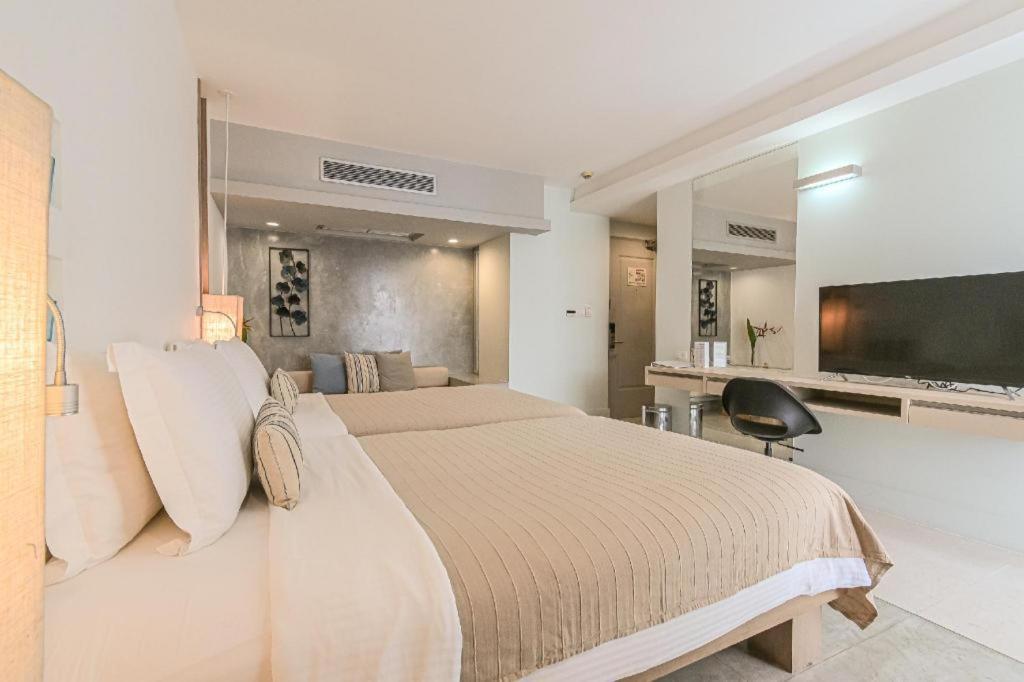 Hotel Ramada By Wyndham Phuket Southsea Karon Exteriér fotografie