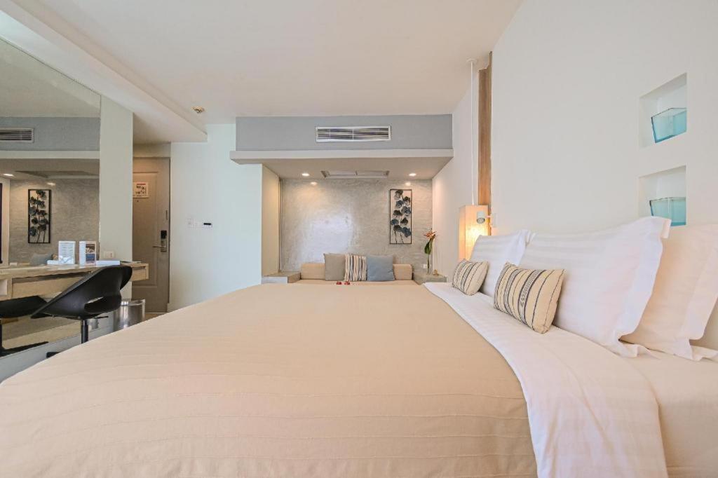 Hotel Ramada By Wyndham Phuket Southsea Karon Exteriér fotografie