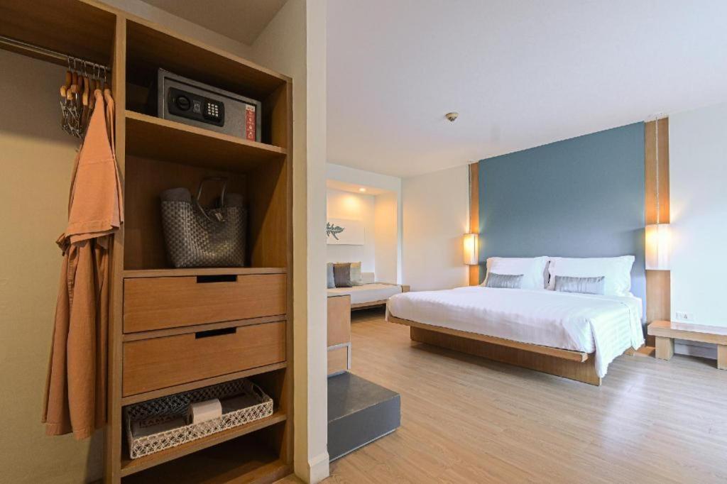 Hotel Ramada By Wyndham Phuket Southsea Karon Exteriér fotografie