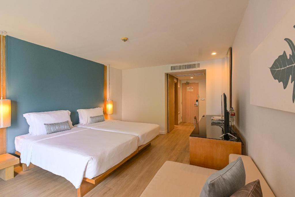 Hotel Ramada By Wyndham Phuket Southsea Karon Exteriér fotografie