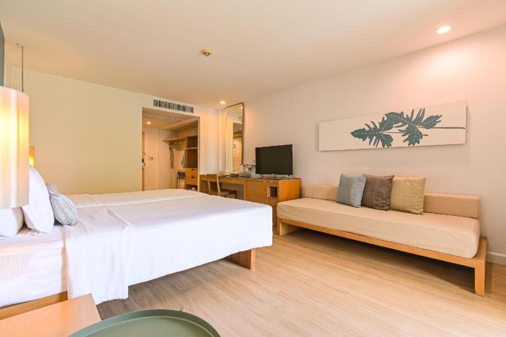 Hotel Ramada By Wyndham Phuket Southsea Karon Exteriér fotografie