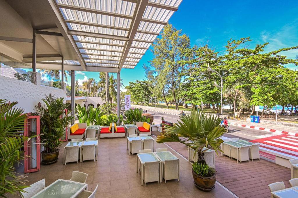 Hotel Ramada By Wyndham Phuket Southsea Karon Exteriér fotografie